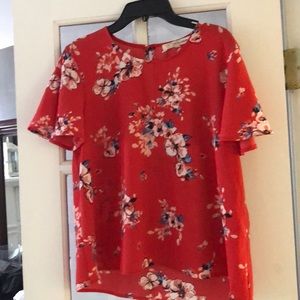 Short sleeve floral top